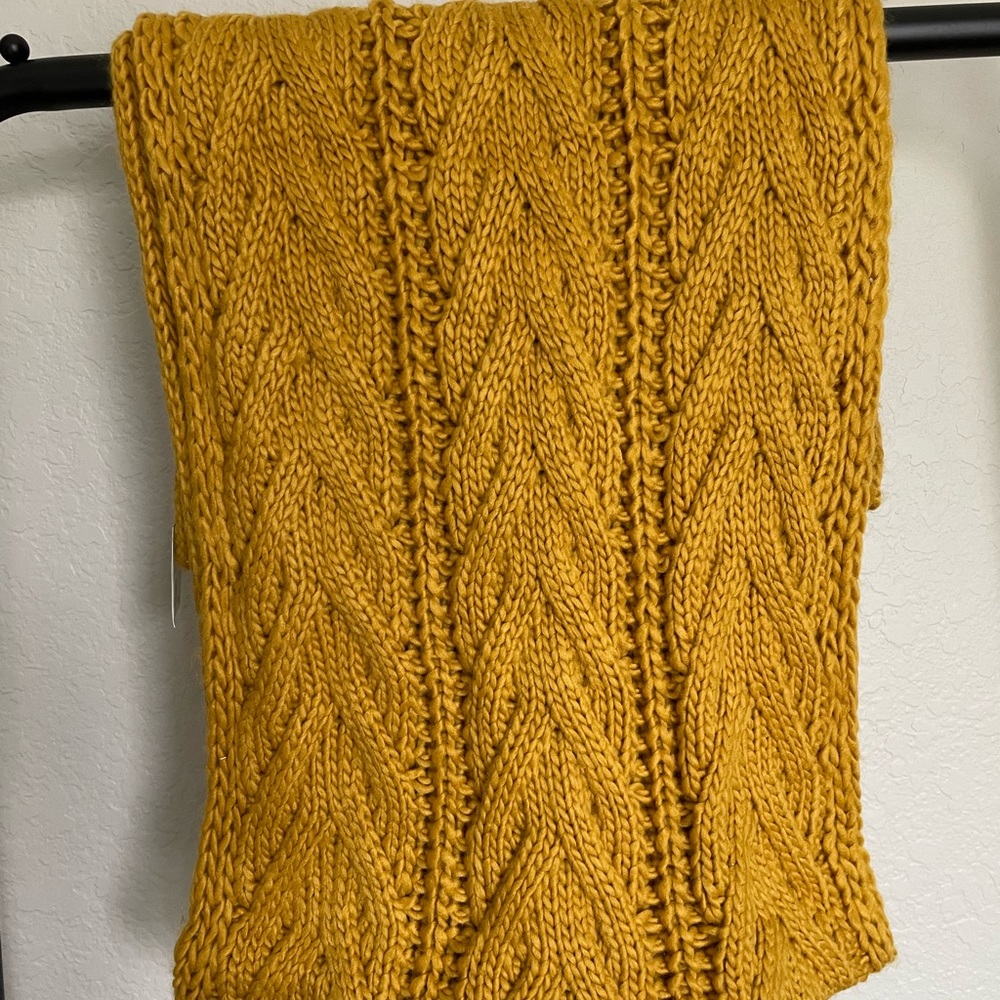 BP | Infinity Cable Knit Scarf - Picture 2 of 4
